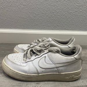 White Nike Air Force 1